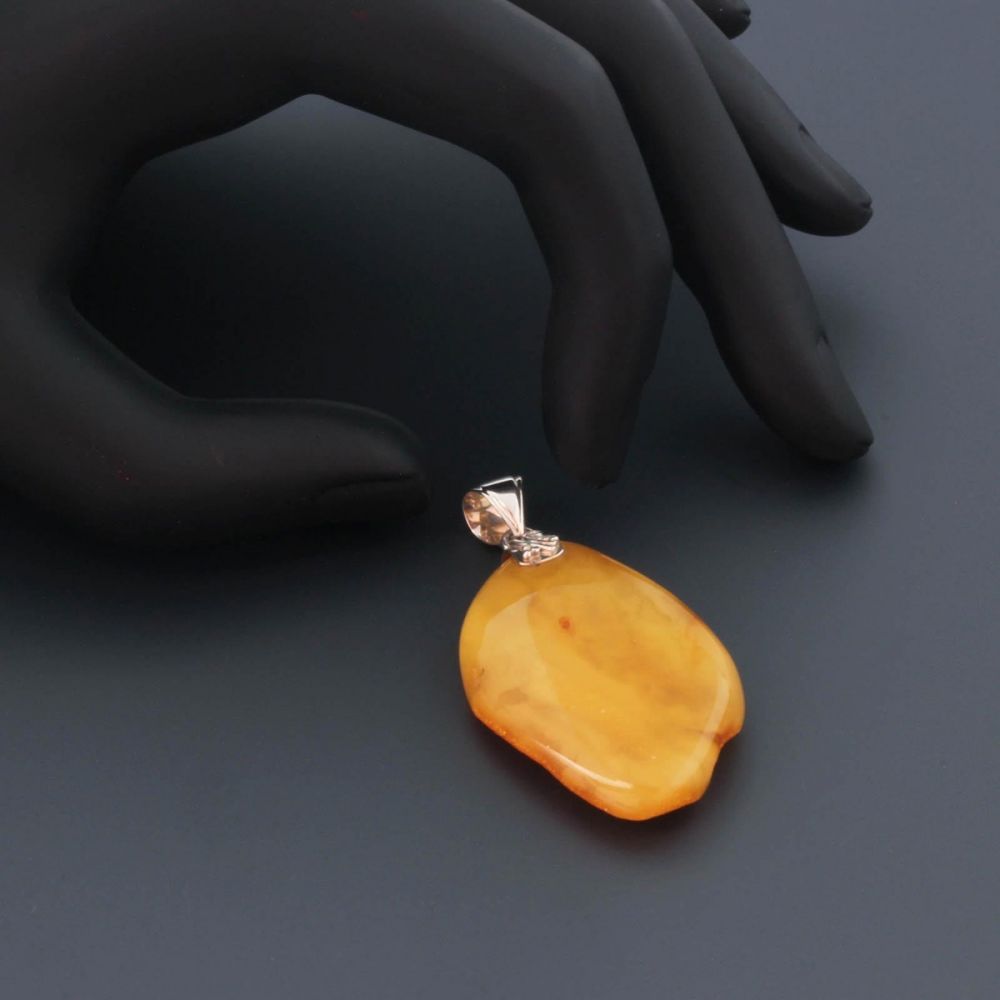 Perhiasan dan Seni Menjadi Fashionable & Sehat Secara Efektif: Kalung Liontin Baltic Amber