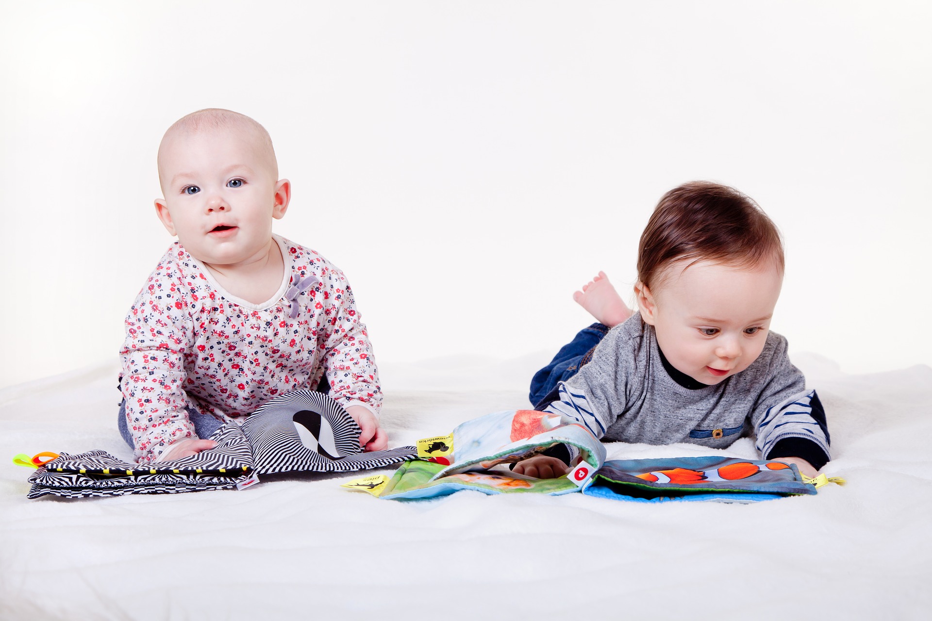 Tips Memilih Buku Bagus untuk Bayi Usia 6-12 Bulan